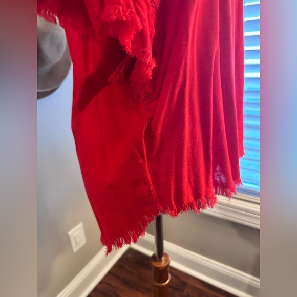 Vibrant Red Linen Top with Flutter Sleeves – Effortlessly Boho - Picture 4 of 4